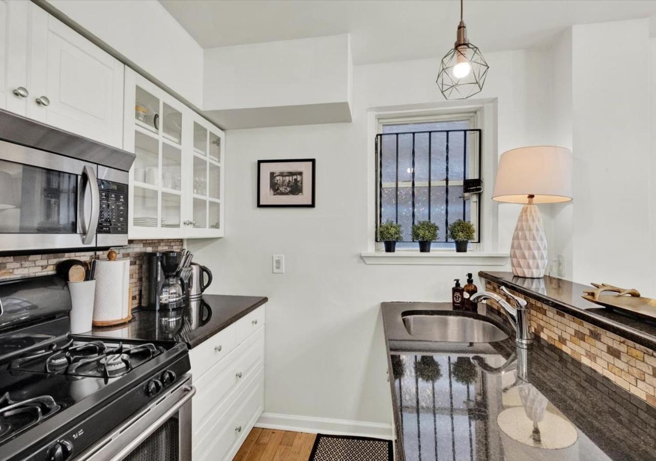 2 Miles From The Convention Center * Philadelphia