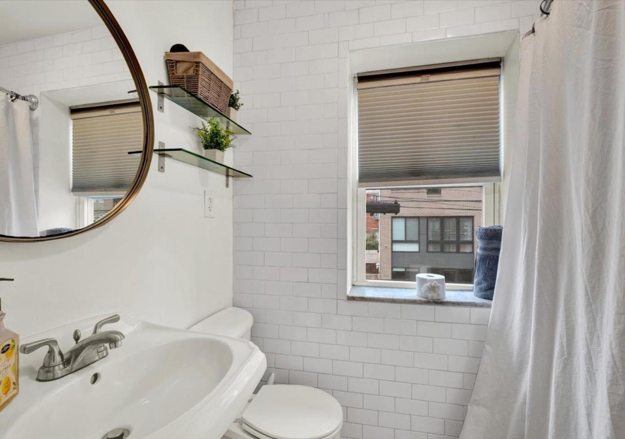 2 Miles From The Convention Center * Philadelphia